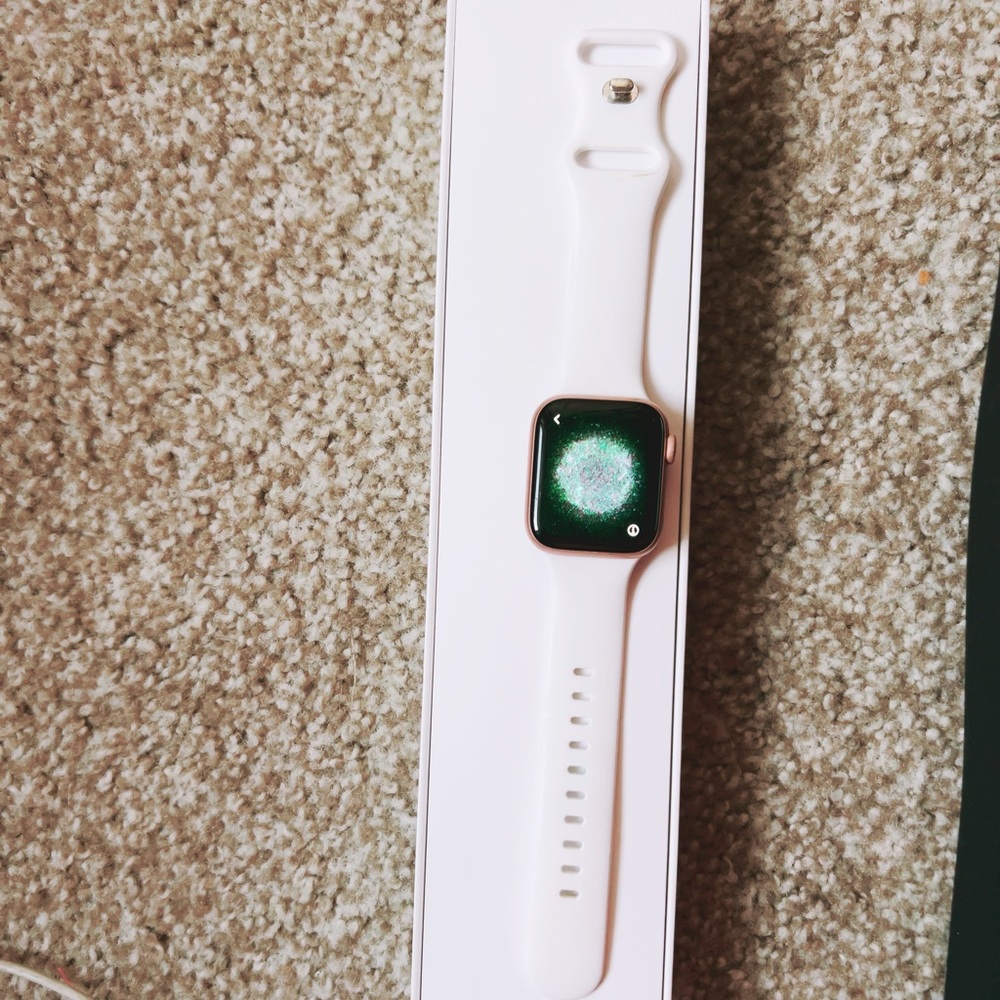 Apple Watch Series 4. Works great.